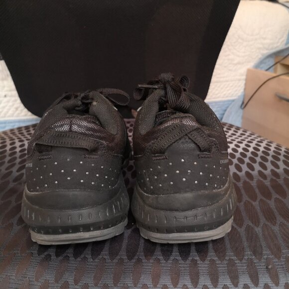 Saucony woman's black running /walking shoe - Picture 4 of 6